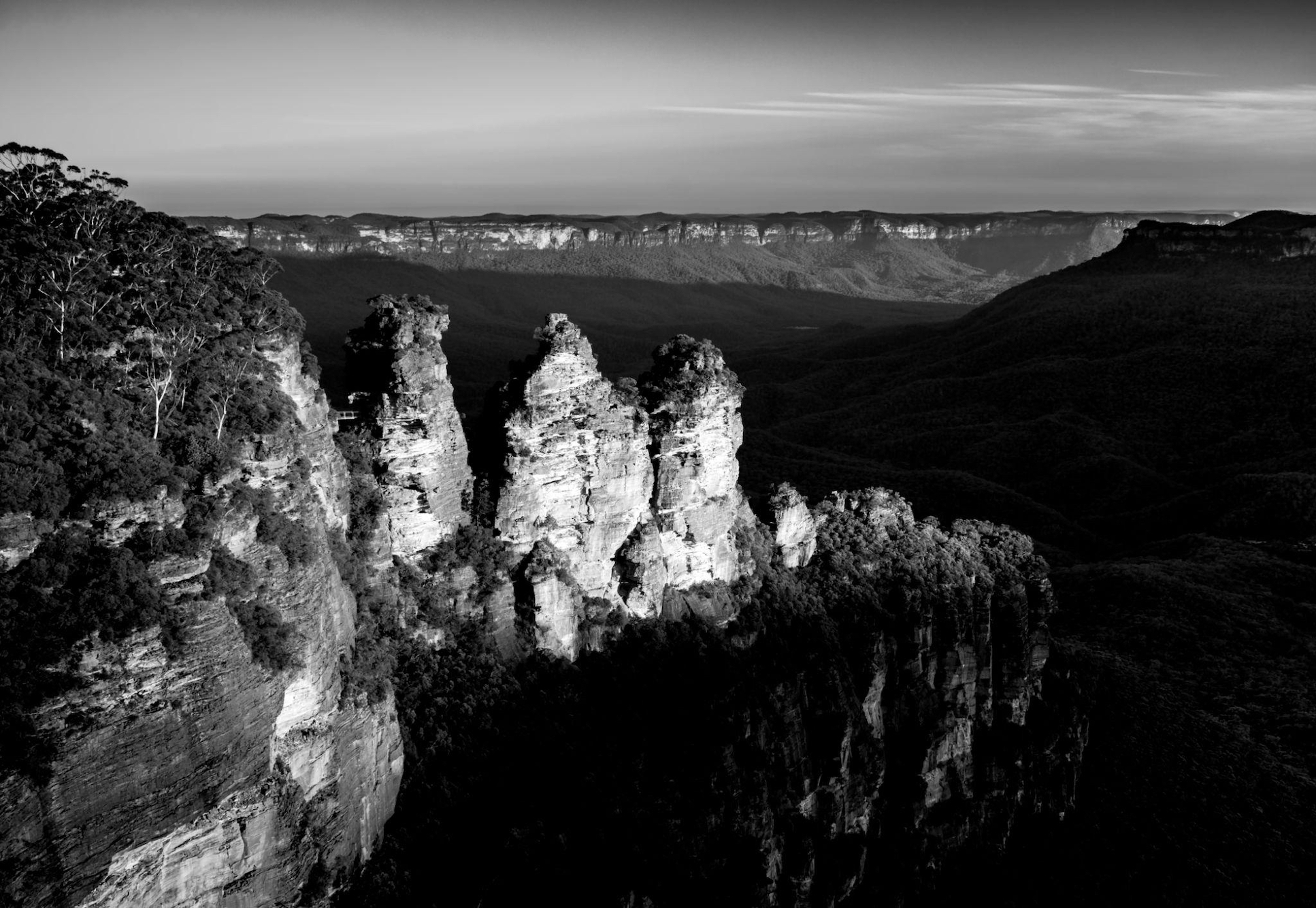 Blue Mountains landscape from Echo Point showing the Three Sisters and Jamison Valley